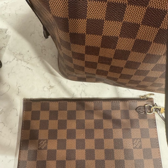 Louis Vuitton mm Neverfull Bag - Picture 4 of 6